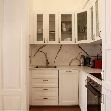 Heart In The Old Town Apartment Bratislava Exterior photo